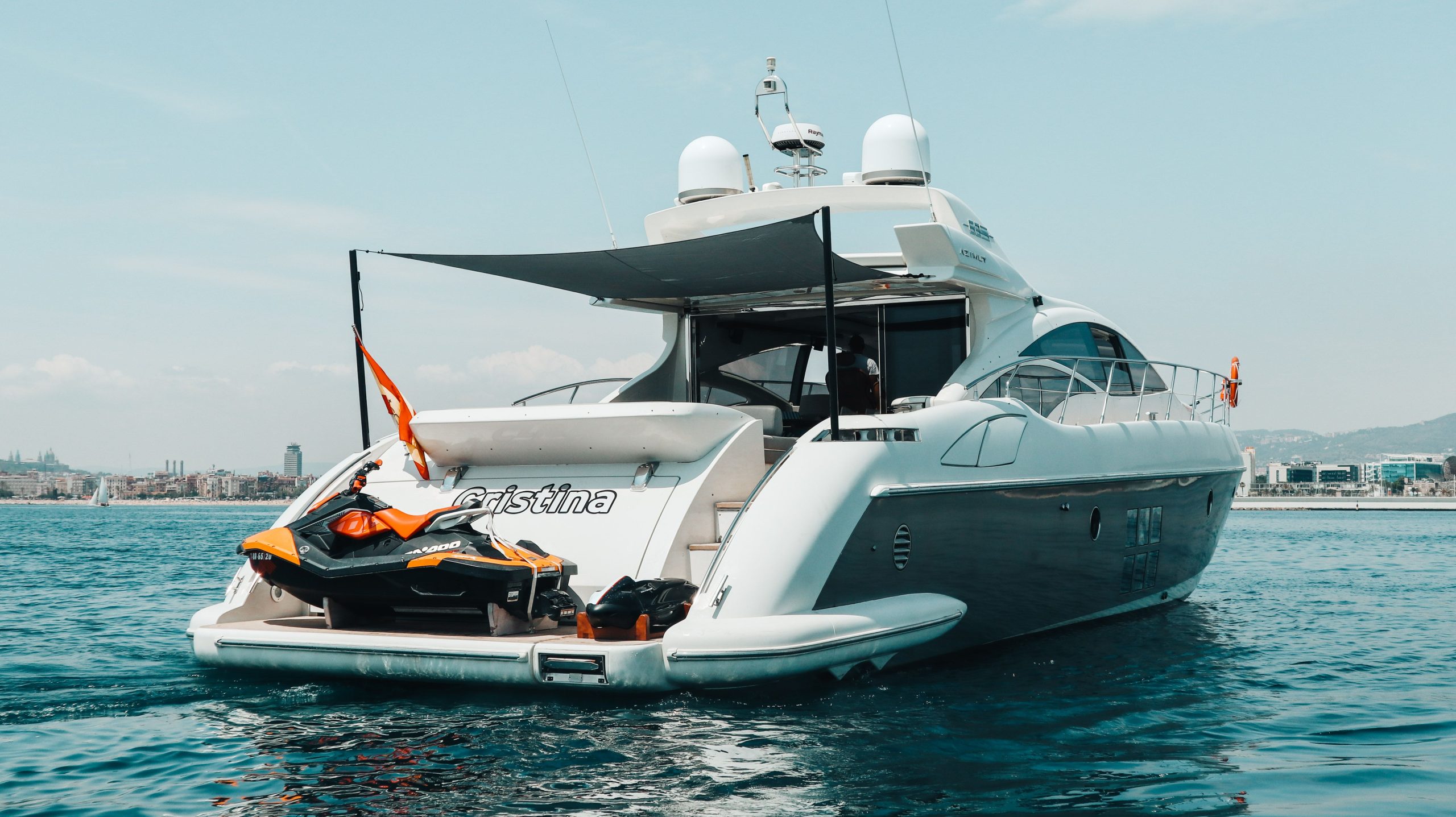 Barco de motor EN CHARTER, de la marca Azimut modelo 68S y del año 2006, disponible en Marina Port de Mallorca Palma Mallorca España